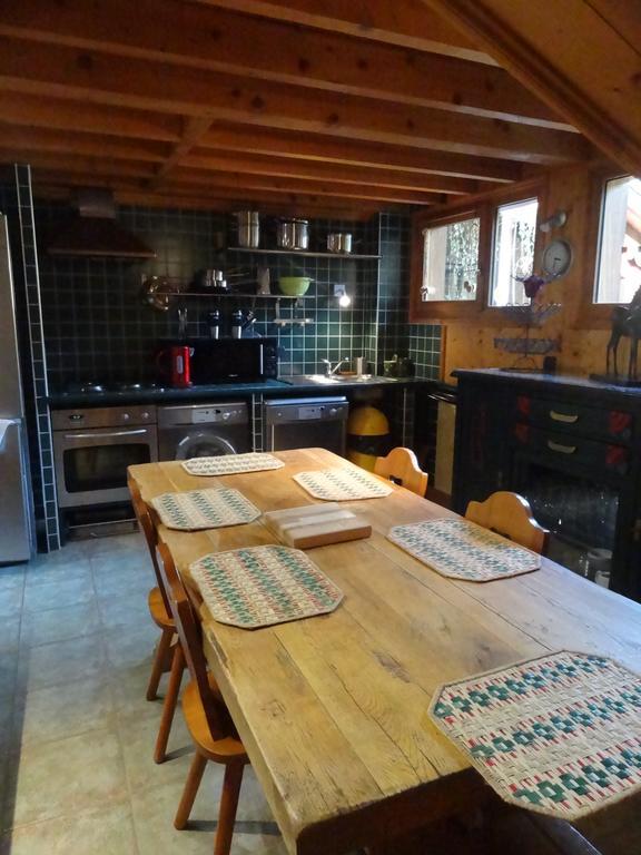 Les Nereides Studios Et Appartements Brides Les Bains Экстерьер фото